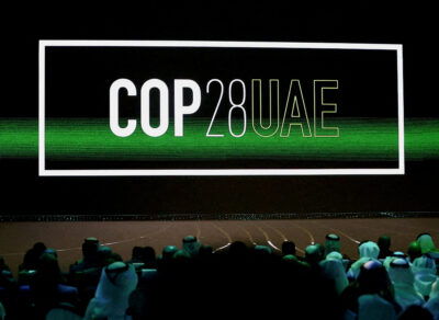 아랍에미리트 아부다비에서 열린 '아부다비 지속가능성 주간' 개막식에서 COP28 UAE 로고가 화면에 표시되고 있다. /로이터 연합뉴스