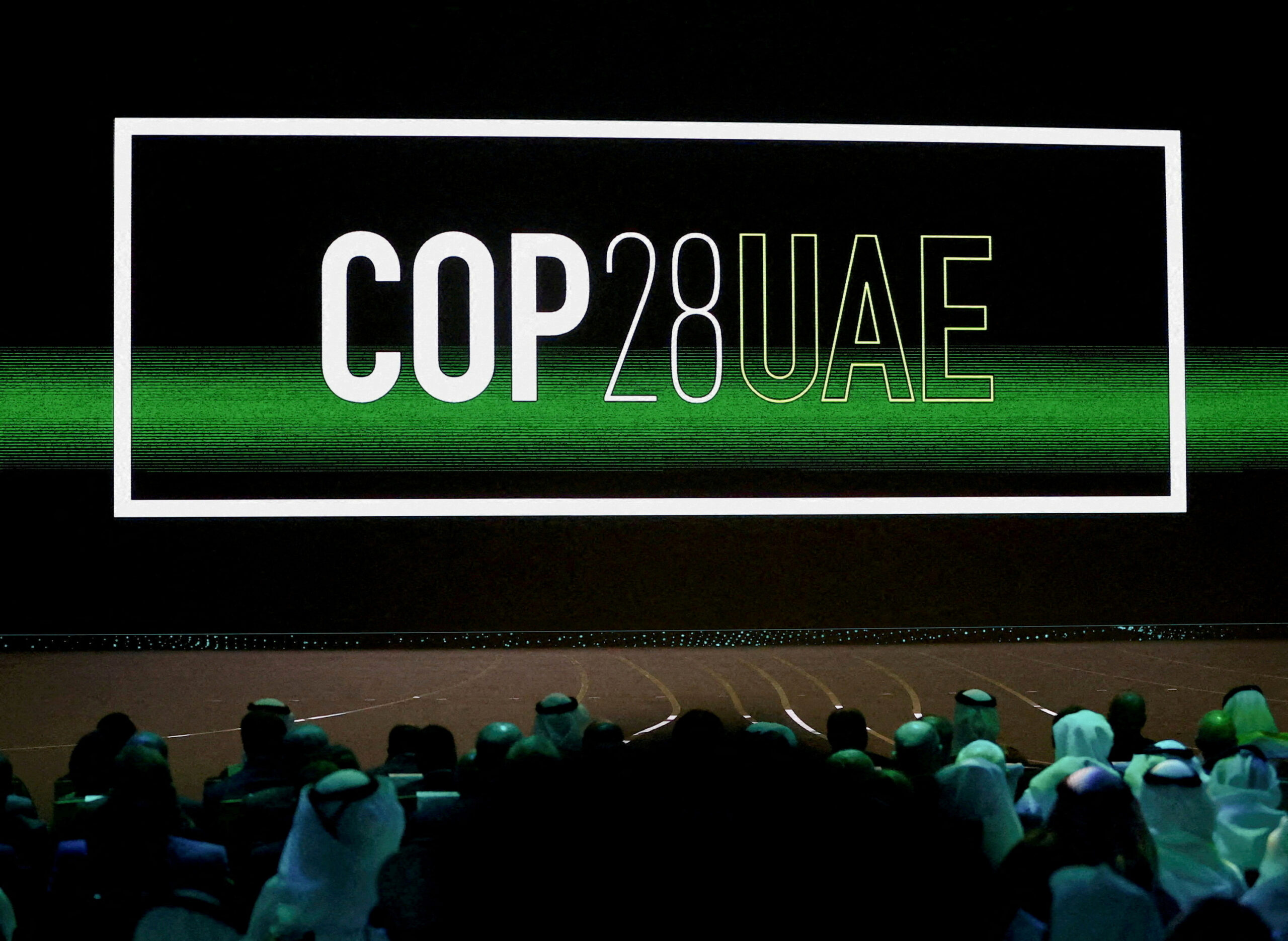 아랍에미리트 아부다비에서 열린 '아부다비 지속가능성 주간' 개막식에서 COP28 UAE 로고가 화면에 표시되고 있다. /로이터 연합뉴스