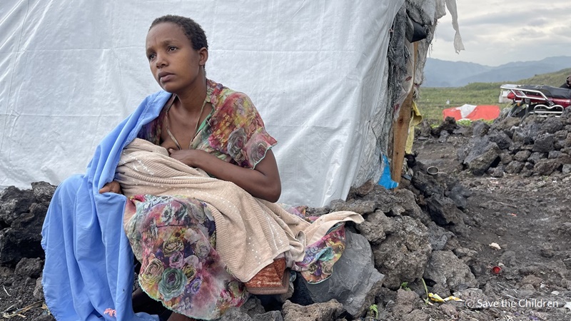 콩고민주공화국 북부 난민캠프에 살고 있는 사이피(33·가명)는 "9살 딸은 매일 밖으로 나가 음식을 구걸하거나 배고픈 채 잠들어 있다"며 "매일 아이들을 잃일 수 있다는 두려움에 살고 있다"고 말했다. /세이브더칠드런 제공
