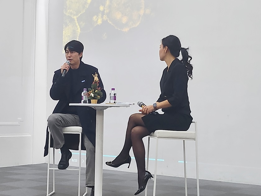 유엔난민기구 친선대사인 배우 정우성은 ‘난민 그리고 함께 사는 세상’이라는 주제로 박애란 나우 이사와 토크콘서트를 했다. /최지은 기자