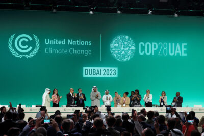 아랍에미리트(UAE) 두바이에서 열린 제28차 유엔 기후변화협약 당사국 총회(COP28)가 막판 진통 끝에 공동선언 합의안을 내놓고 폐막했다. /로이터 연합뉴스