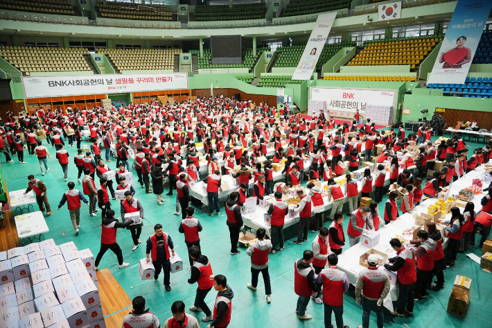 지난 20일 진행된 'BNK사회공헌의 날' 행사에 2000여 명의 임직원이 참여했다. /BNK금융그룹